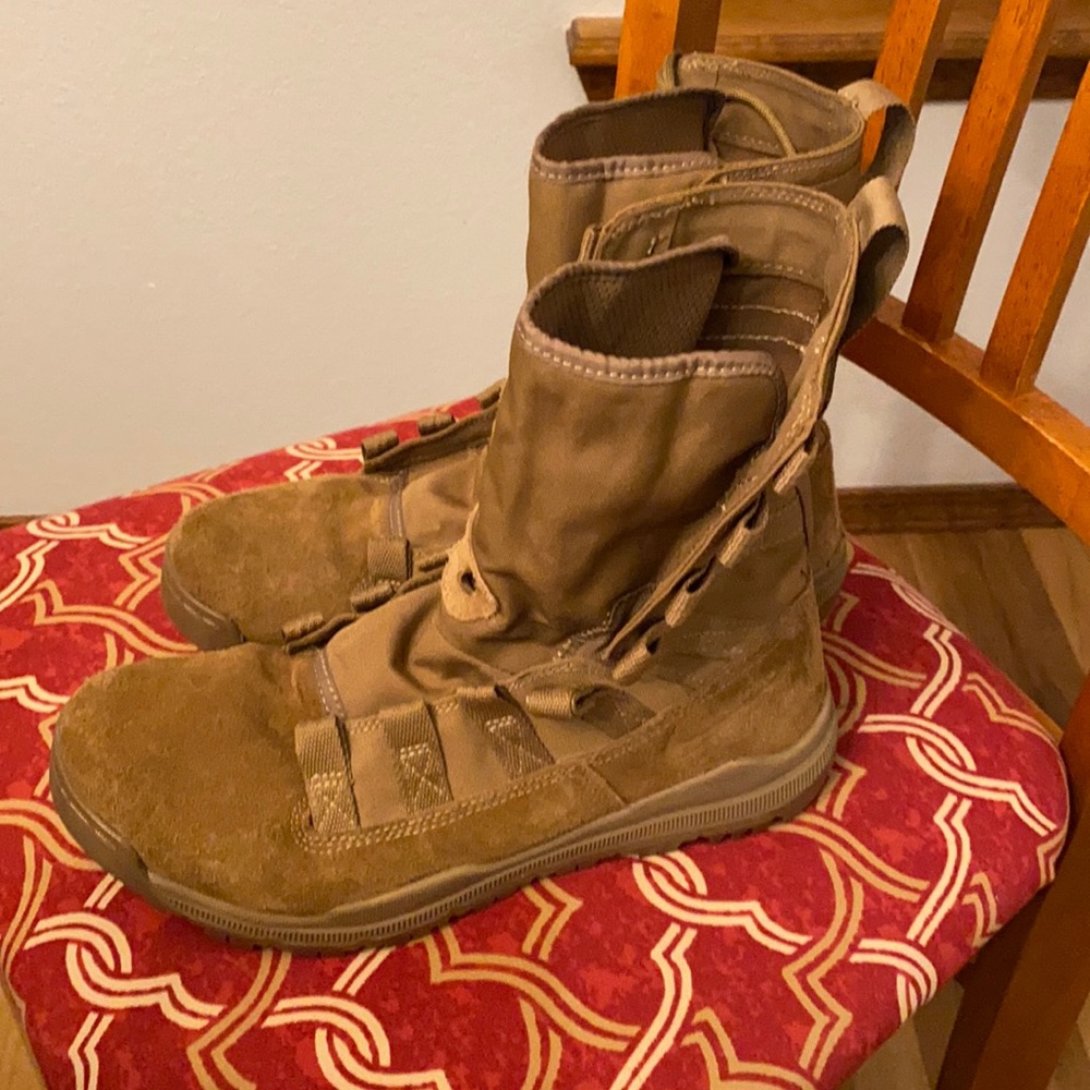 nike combat boots